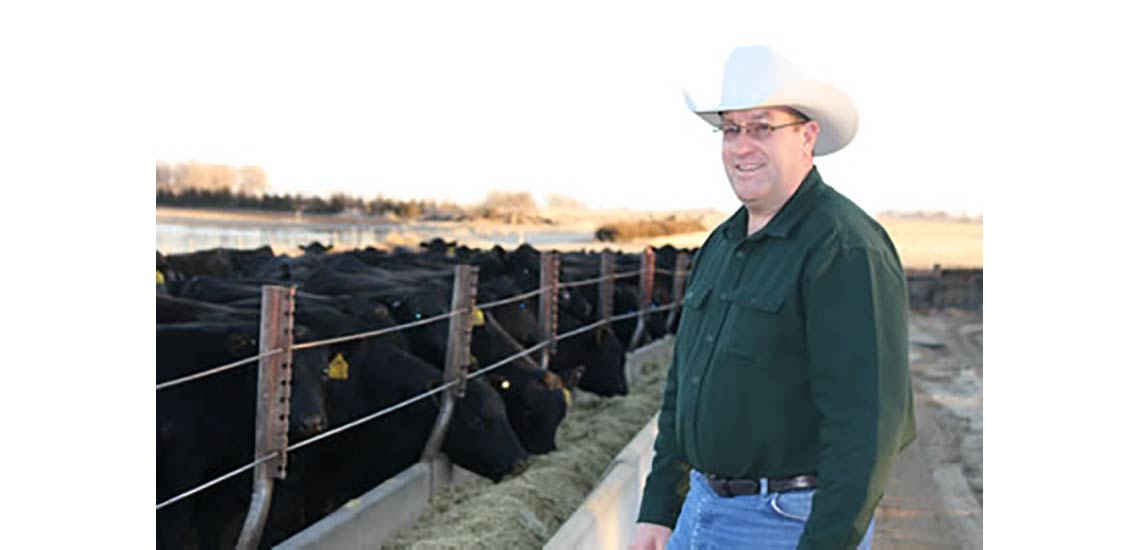 Daryl Thomas, our herd nutritionist from JandR Feeds, checking on the bunks.